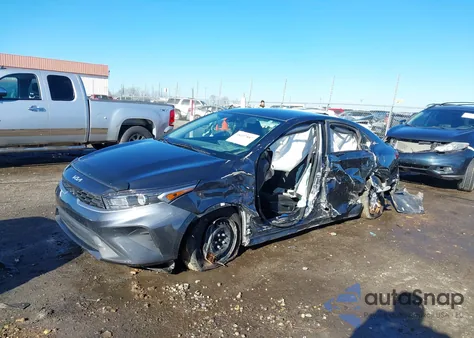 2022 Kia Forte Fe z USA, uszkodzony, nr VIN 3KPF24AD8NE441659
